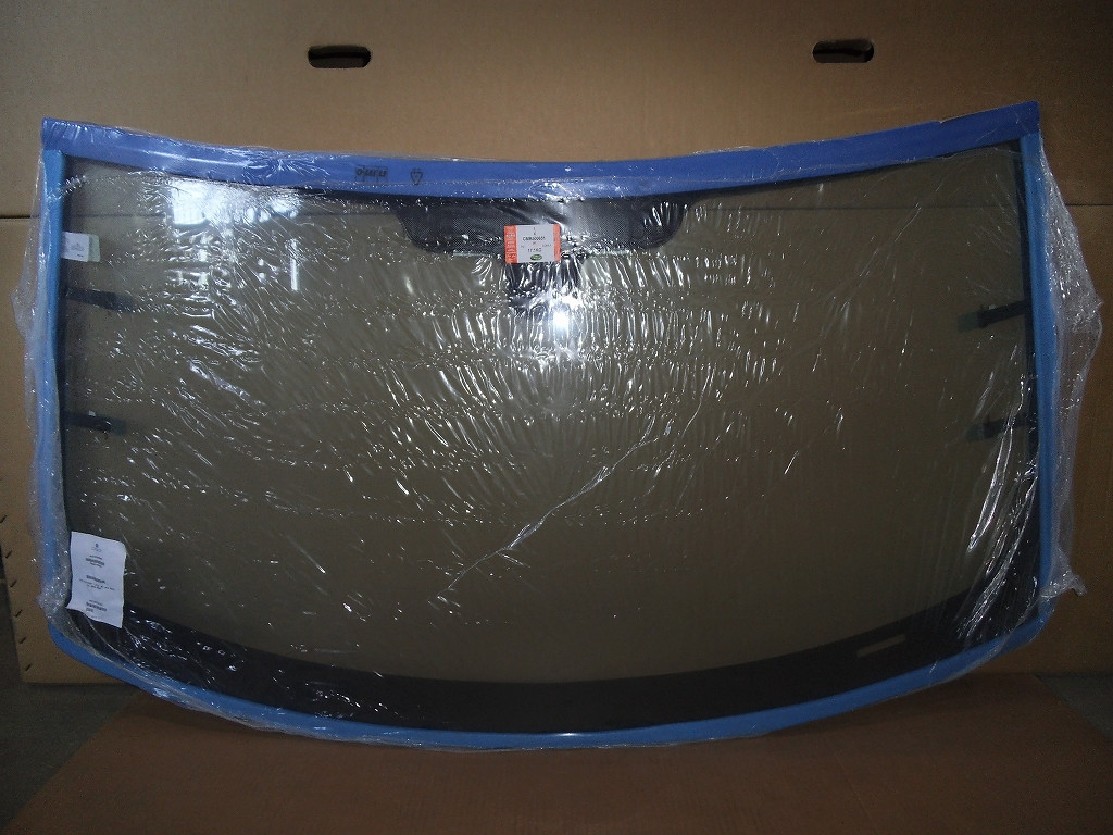 Стекло дискавери 3. Discovery 4 лобовое стекло. Лобовое стекло Iveco Daily 2021 с датчиком дождя. Лобовое стекло на ленд Ровер Дискавери. Discovery 2 лобовое стекло.